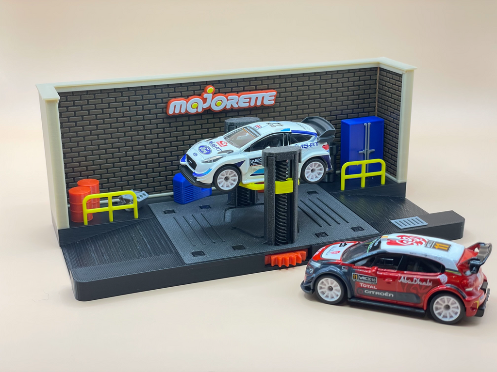 working lift diorama